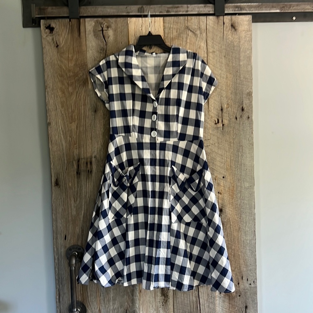 Women’s L pinup style dress